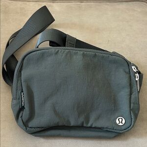 lululemon athletica Large Belt Bag - Dark Green